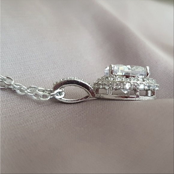 Classic Shiny Round Pendant Necklace - Picture 3 of 3